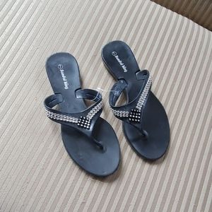 Black flat sandal